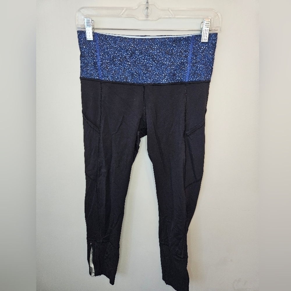 Lululemon Cropped Leggings  with Zippers. Blue/ Black. Size 6